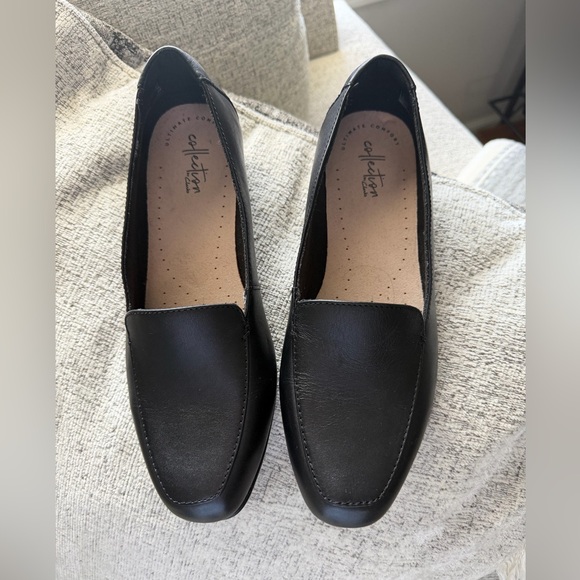 Clarks Shoes - Clark’s Comfort Collection Women's Classic Black Leather Loafers 8.5 W